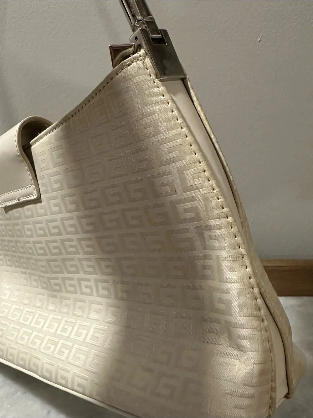 Vintage Cream-White Shoulder Bag with G Buckle